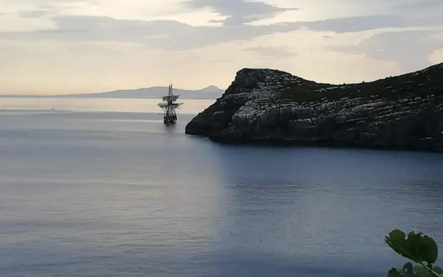 Sea Coast Lekeitio by HomeBilbao