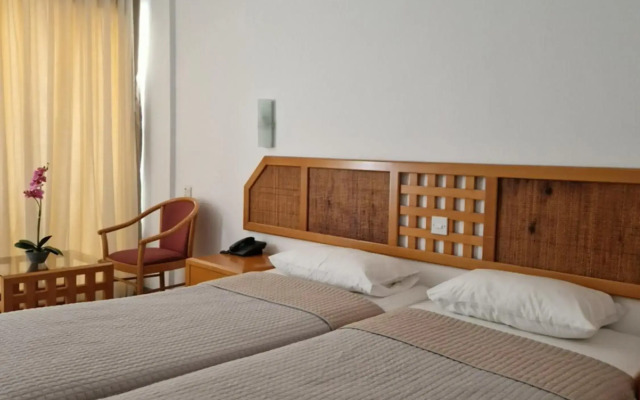 Navarria Hotel