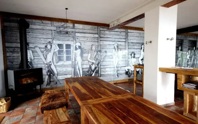 Hotel 12
