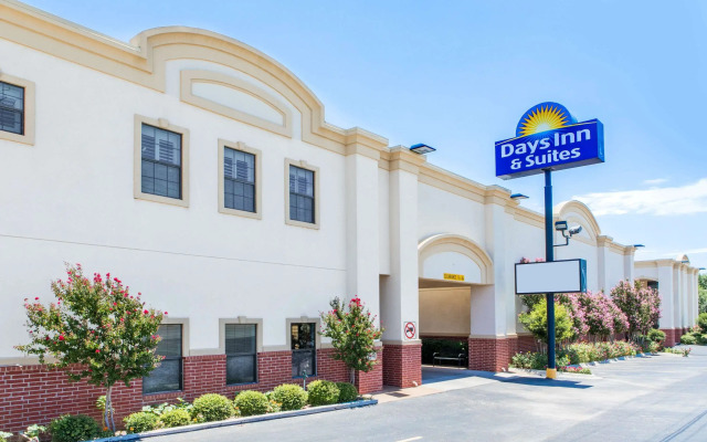 Days Inn & Suites by Wyndham Big Spring