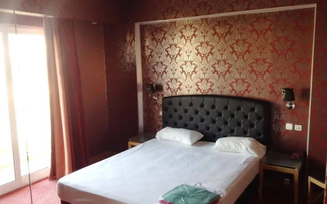 Kreoli Hotel