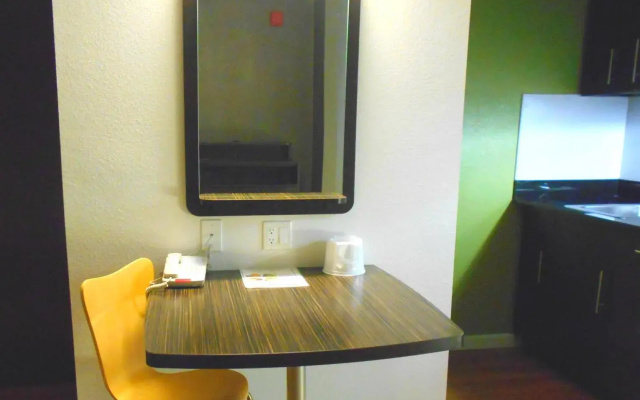 Studio 6 San Antonio, TX - Airport