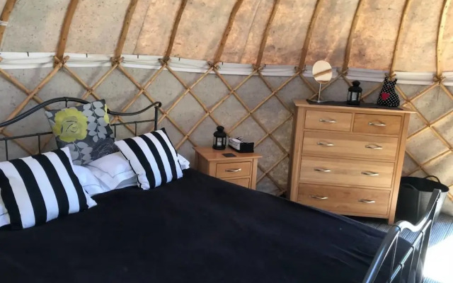 Cornish Yurt with Hot Tub (1)
