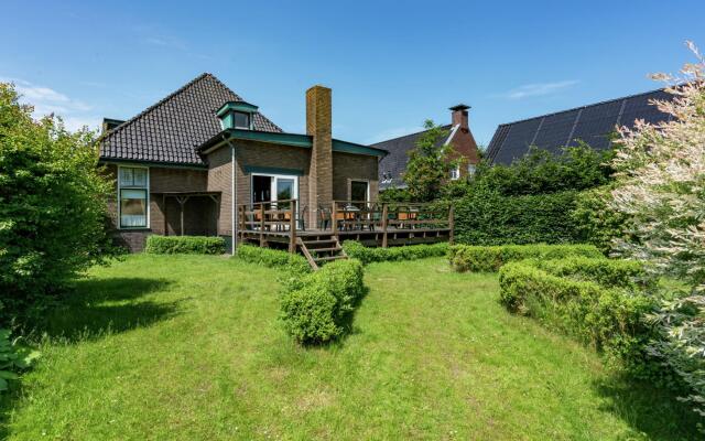 Quaint Holiday Home in Friesland by the Lake