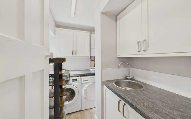 Host Stay Chirnells