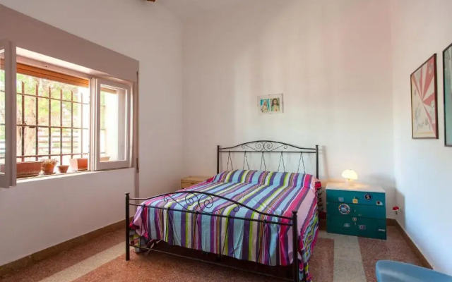Casa con 3 camere letto e giardino spiaggia m123