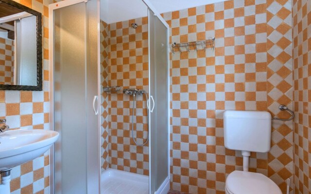 Spacious Villa in Tinjan With Pool