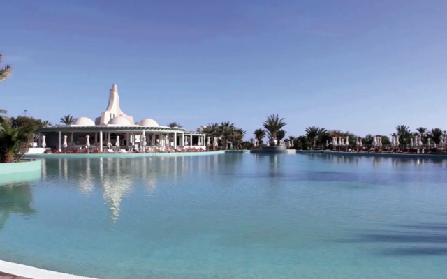 Royal Garden Palace (Families and Couples)