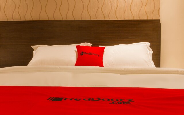 RedDoorz Plus @ Dipatiukur