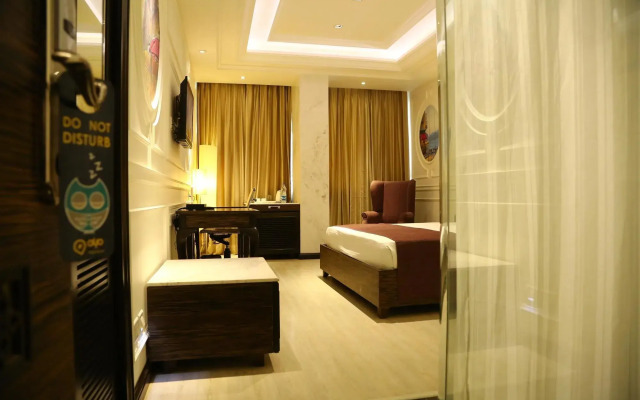 OYO 857 The First Hotel