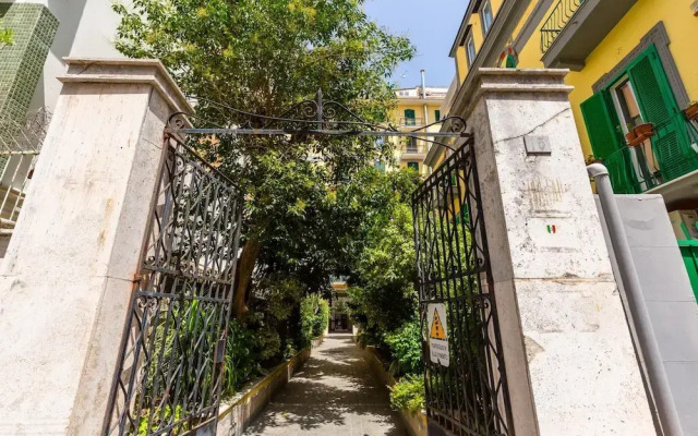Stanzione Classy Flat at Vomero Central
