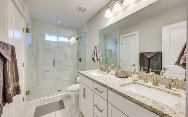 Pet-friendly Townhome, 1 Mi to Southbank Riverwalk