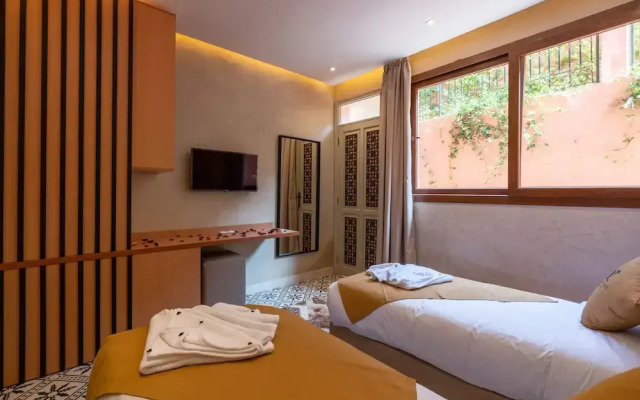 Yanis Guest House
