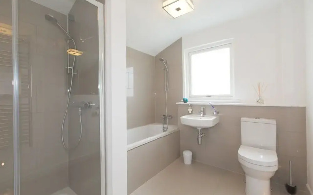 Una St. Ives