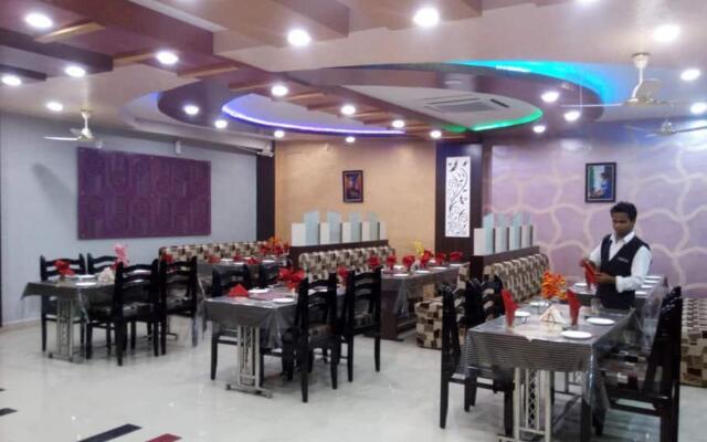 Friends Hotel & Restaurant