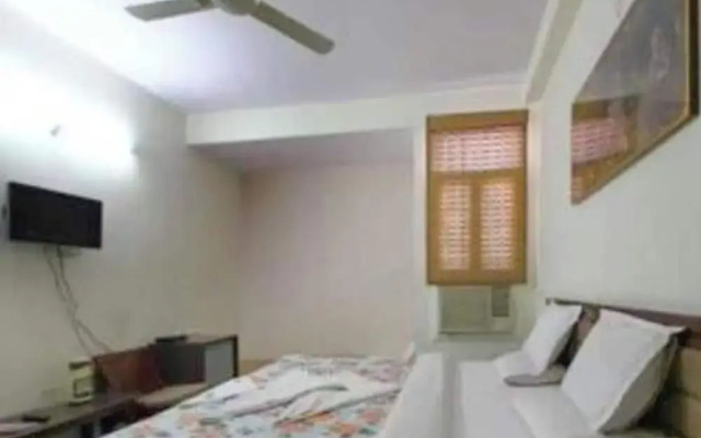 Goroomgo Viren Pacific Agra