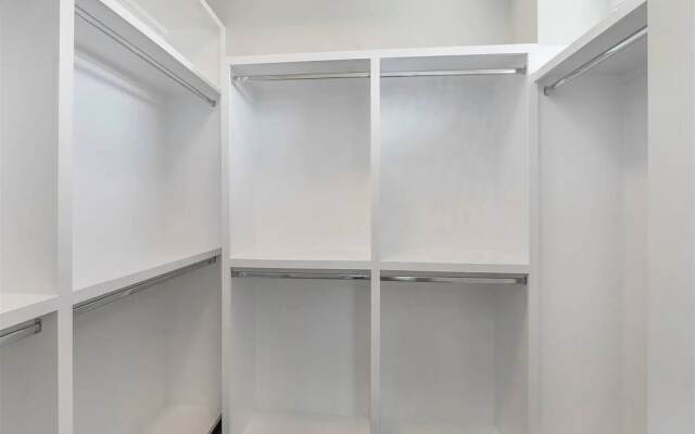 "modern 3bed Townhome. Near Nrg"