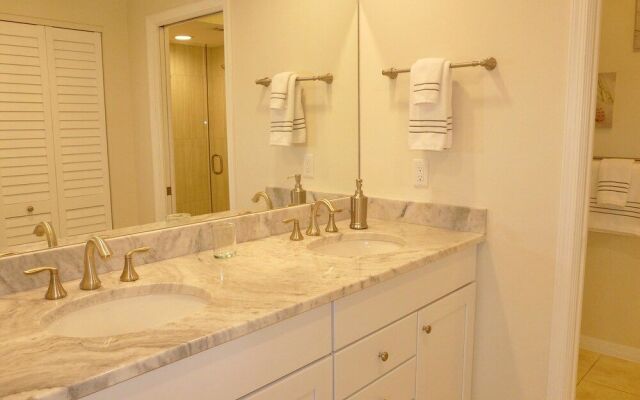 Waterfront Home With Pool and Western Exposure