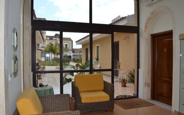 Furnished Studio Flat in Residence