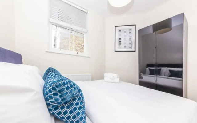 Modern Two Bedroom Apartment in Hammersmith - 207a, London