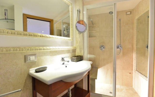 IzzHome Full Center Grand