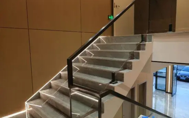 Yaxuan Smart Hotel