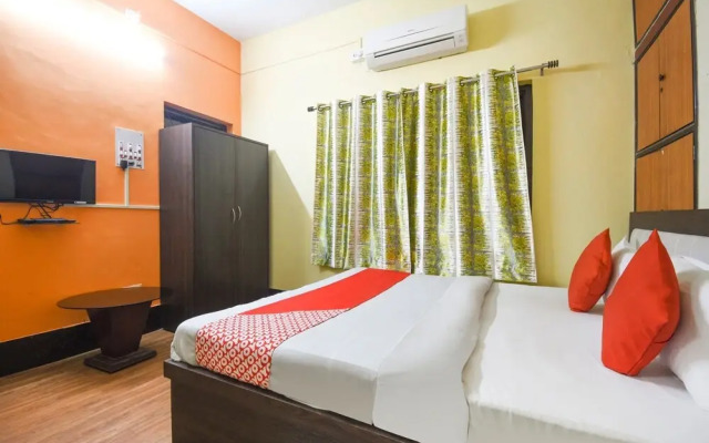 OYO 49183 Meera Guest House