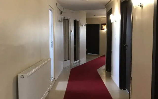 Ari Hotel