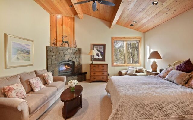 Wulf's Lodge at Olympic Valley Unwind in Hot Tub!