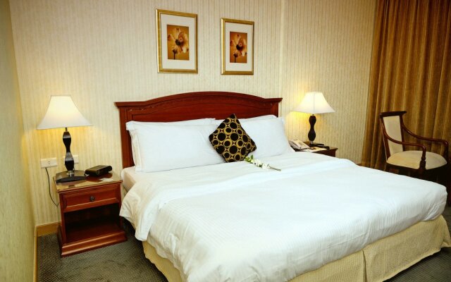 Golden Tulip Al Hamra Hotel