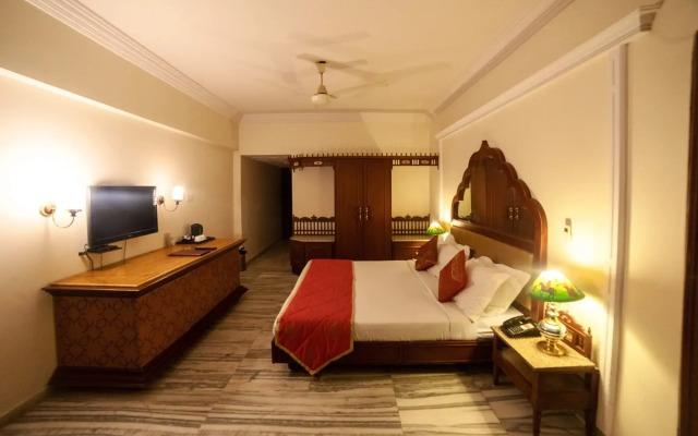 Hotel Hilltop Palace