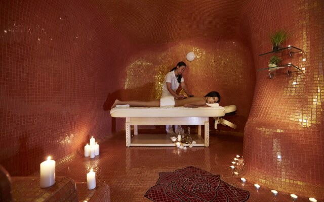 White Santorini Suites & Spa