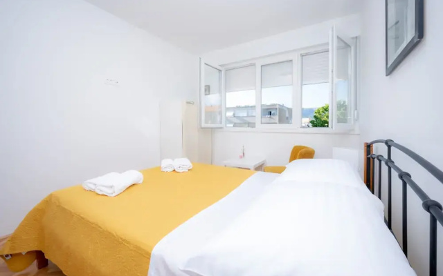Billie Holiday apartment with balcony