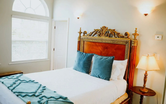 Shangri-La Boutique Bed & Breakfast