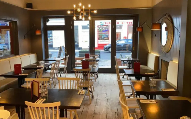 No.12 Hotel & Bistro