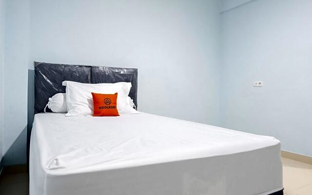 KoolKost Syariah near Green Pramuka Square Mall - Minimal Stay 6 Nights – Guest Rooms – Jakarta