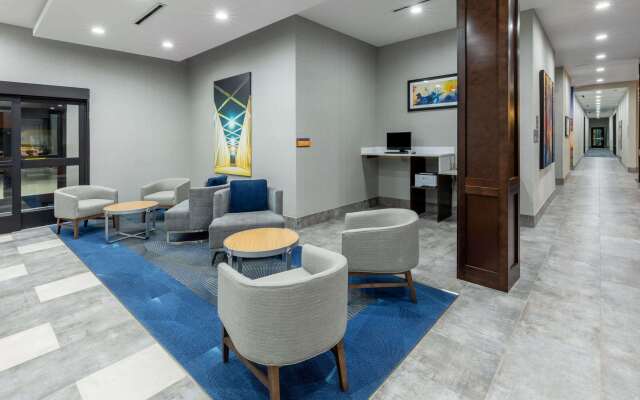 La Quinta Inn & Suites by Wyndham Dallas - Frisco Stadium