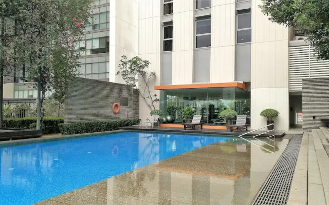 PJ8 Service Suite Pool View