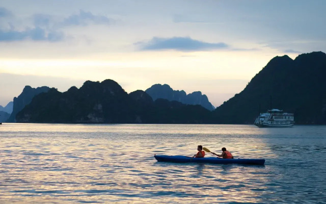 Viola Cruise Halong Bay
