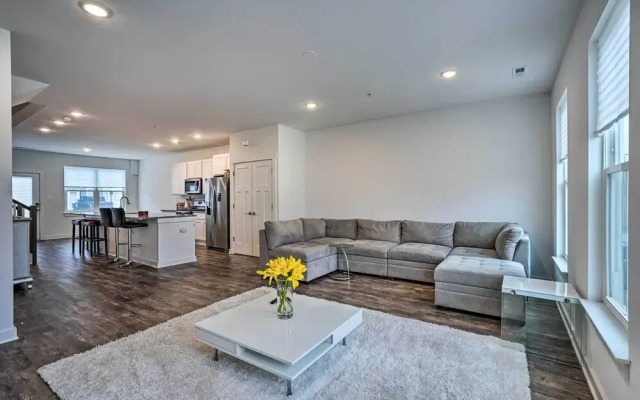 Modern Townhome 4 Mi to Downtown Frederick!