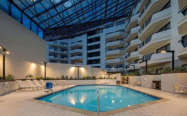Crowne Plaza Detroit Metro Airport
