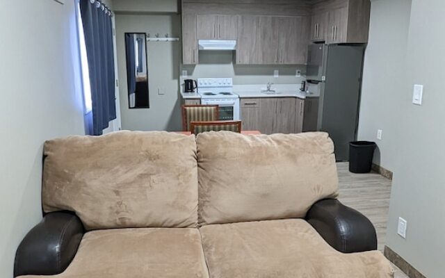 Riverside Motel & Suites