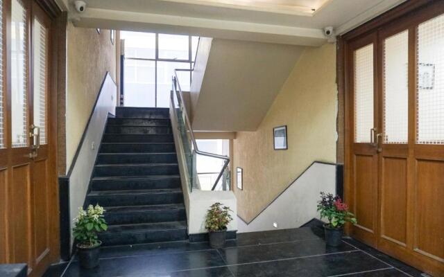 Townhouse Oak Sr Hotel Wakad