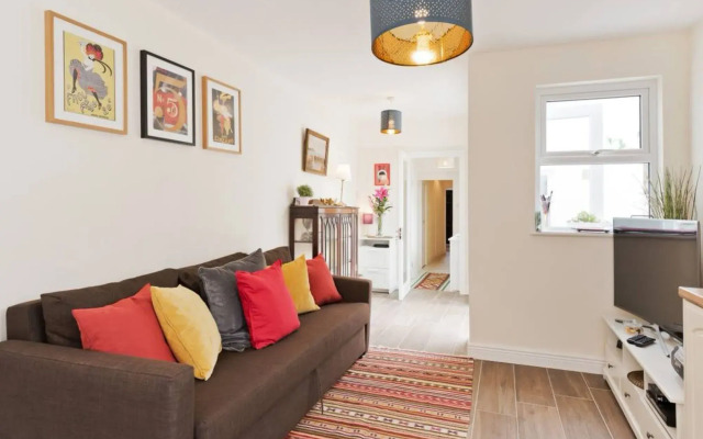 2 Bedroom Apartment By The River