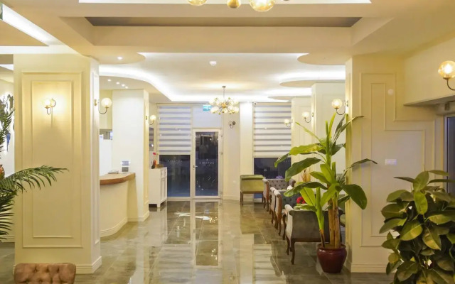 Aurasia SeaSide Hotel