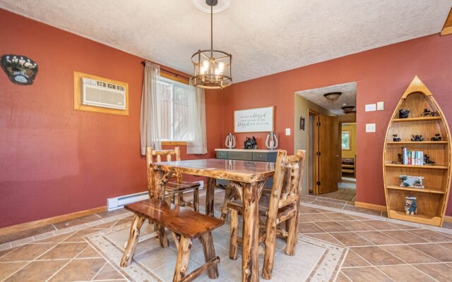 Cabin at Slope's Edge