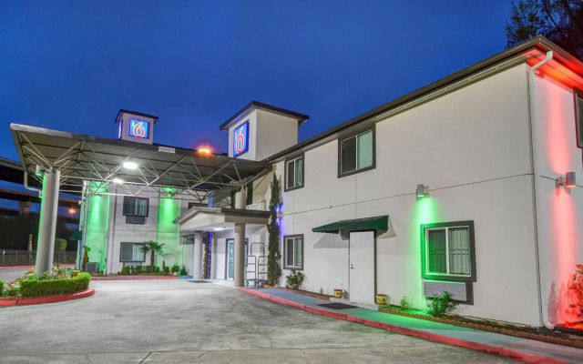 Motel 6 Humble, TX - Houston International Airport