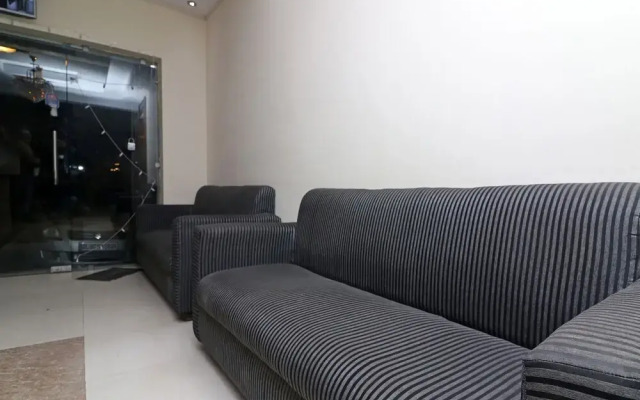 OYO 28044 Devki Palace Jain Hotel