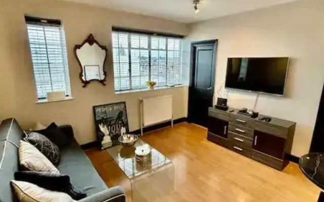 Vive Unique - Chelsea Cloisters Apartment