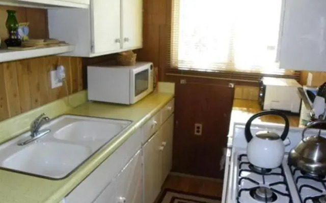 RedAwning Ceska Serenity